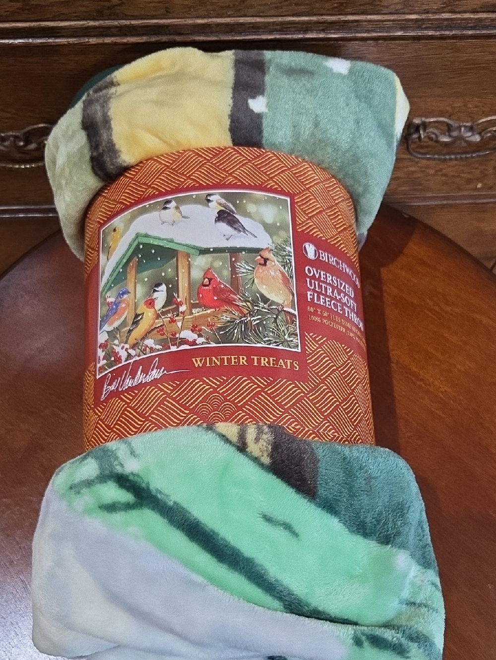 Garnet Hill Green and Cream Fleece Throw